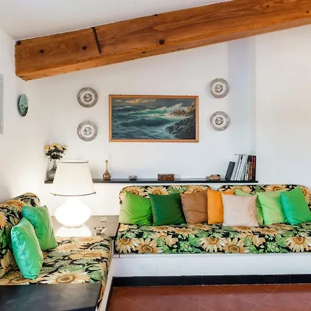 Apartment With Sea View *