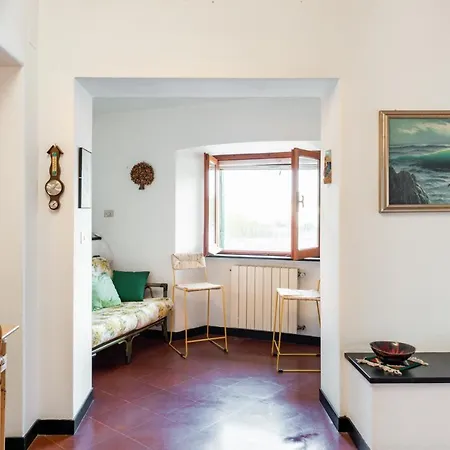 Apartment With Sea View *